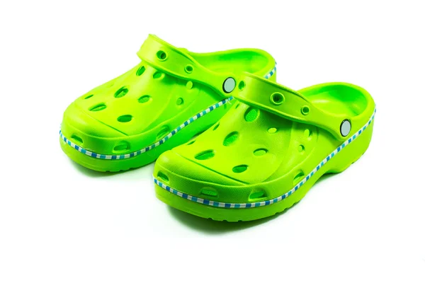 Sandalias de goma verde sobre fondo blanco —  Fotos de Stock