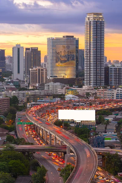 Landscape building modern business district of Bangkok. S-shaped — Stock Photo, Image