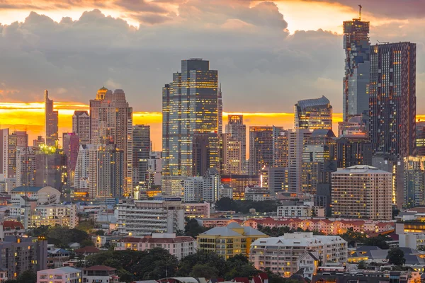Bangkok business district at sunset, sunrise. — Stock Photo, Image
