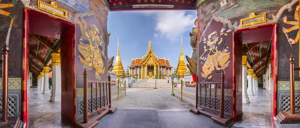 Panoramabild von wat phra kaew, Tempel des smaragdgrünen Buddha — Stockfoto