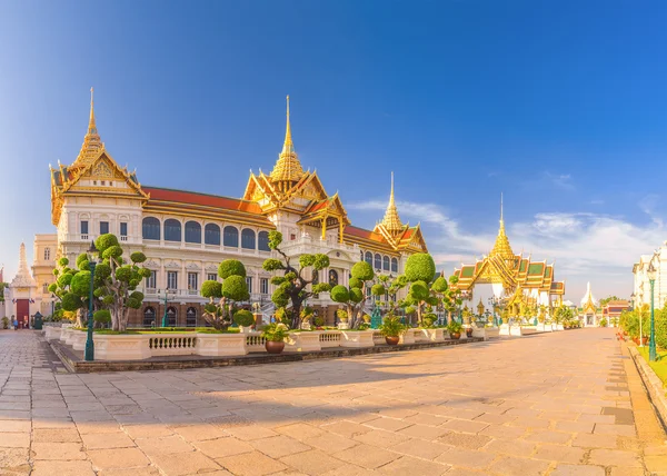 Chakri maha prasat thronhalle am großen palast, wat pra kaew wit — Stockfoto