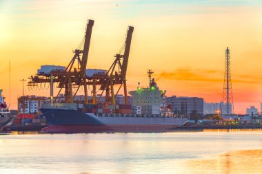 kap kargo yük gemi Köprüsü yükleme çalışma crane ile ben