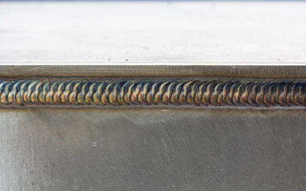 Paslanmaz çeliğin argon ile kaynaşması. Argon kaynaklama