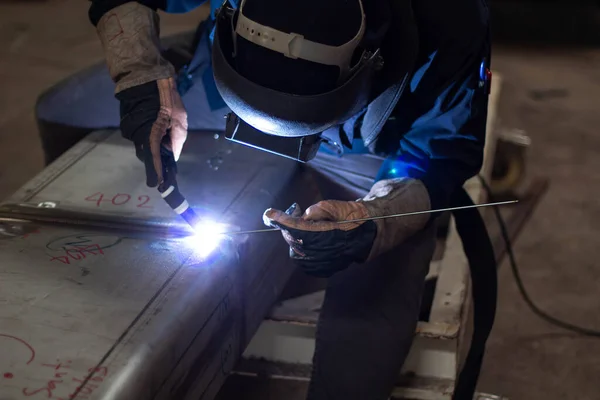 Les Métallurgistes Utilisent Travail Manuel Soudeur Qualifié Travailleurs Usine Faisant — Photo