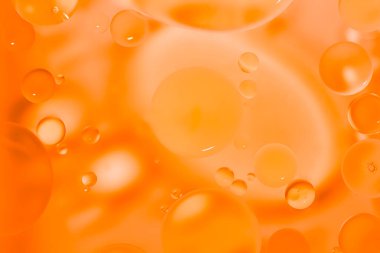 Sarı parıltılı klasik ışık arka planı. Sarı ve altın desenli arka plan. Suya yağ damlıyor..