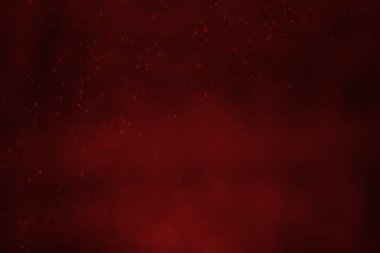 Kırmızı parıltılı klasik ışıklar arka planda. Kırmızı kalp takıldı.