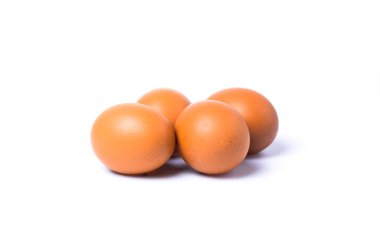 Beyaz arkaplanda yumurta izole.