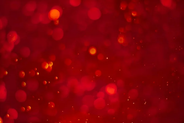 Kırmızı Parıltılı Klasik Işıklar Arka Planda Kırmızı Arkaplanda Beyaz Bokeh — Stok fotoğraf