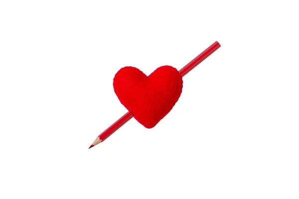 红色的铅笔在红色的心脏隔离在白色的背景 剪切路径 — 图库照片