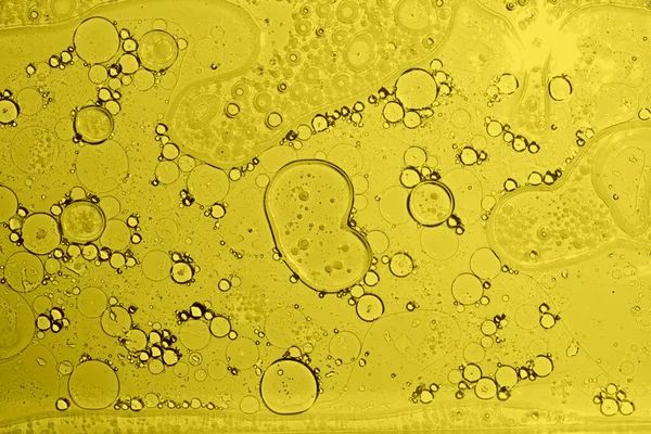 Sarı doku arka planı. Yağ suya düşer. Sarı baloncuk yağı.