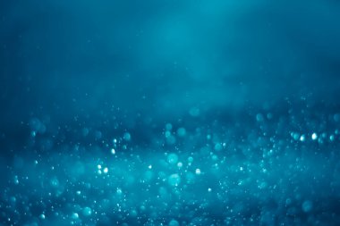 Mavi parıltılı klasik ışık arka planı. Mavi arkaplanda beyaz bokeh.