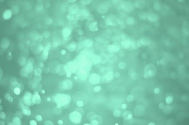 Yeşil parıltılı klasik ışık arka planı. Yeşil arkaplanda beyaz bokeh.