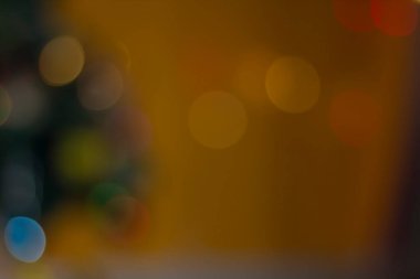 Sarı parıltılı klasik ışık arka planı. Sarı arkaplanda beyaz bokeh.