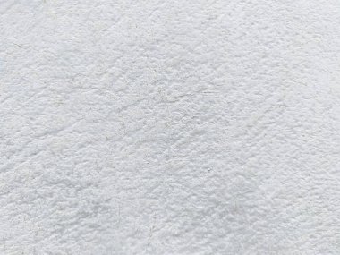 Beyaz boyanmış beton duvar dokusu ve gri renk. Beyaz ve gri alçı duvarlar pürüzlü. Beyaz ve gri-beyaz alçı yüzeyler.