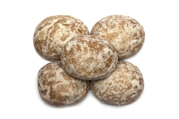 Yuvarlak pasta beyaz zemin üzerinde. Fotoğraf.