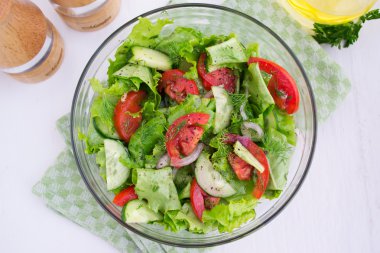 Vegetable salad of tomatoes, cucumbers and lettuce