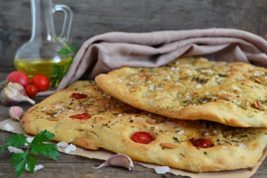 Focaccia kiraz domates ve Provence otlar ile 