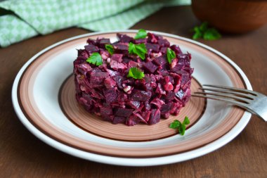 Pancar ve Ceviz soslu tavuk salatası
