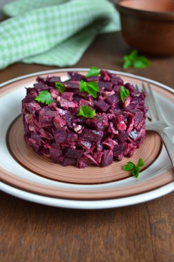 Pancar ve Ceviz soslu tavuk salatası