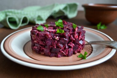 Pancar ve Ceviz soslu tavuk salatası