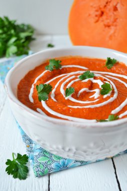 Krem balkabağı çorbası ve mercimek, kabak püresi