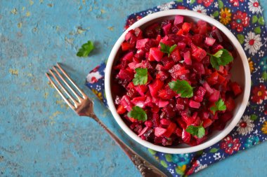 Geleneksel sebze salatası Rus Mutfağı, vinai