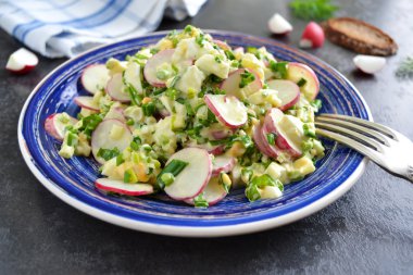 turp, yumurta ve yabani sarımsak salatası