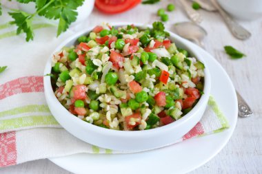 Sebze, yeşil fasulye ve bulgur salatası