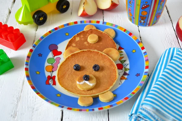 Bear from pancakes for breakfast to children — Stock Photo, Image