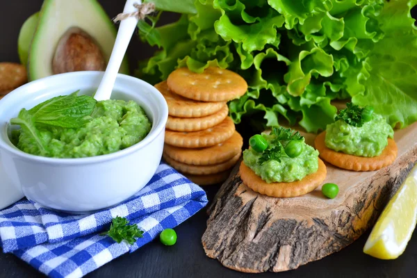 avokado ve yeşil bezelye nane ile ev pate 