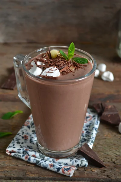 Chocolate smoothie with oats and marshmallow on a wooden backgro — Stock Photo, Image