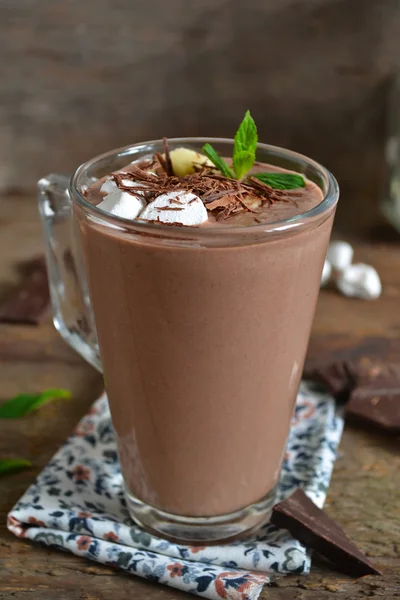 Chocolate smoothie with oats and marshmallow on a wooden backgro — Stock Photo, Image