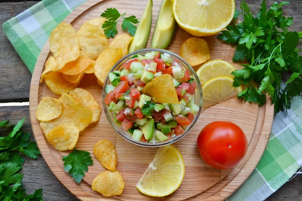Salsa avokado, domates, biber ile — Stok fotoğraf