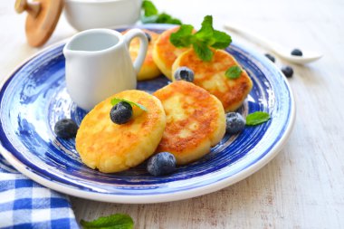 Bal ve kahvaltı için çilek süzme peynir Cheesecakes 