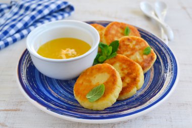 Bal ve kahvaltı için çilek süzme peynir Cheesecakes 