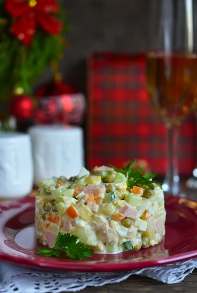 Salada de Ano Novo tradicional russo e ucraniano - sal russo — Fotografia de Stock