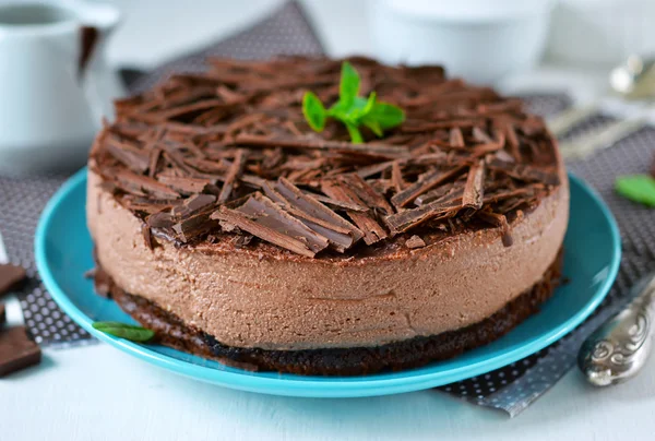 Шоколадный чизкейк с маскарпоном, шоколадным печеньем и ганой — стоковое фото
