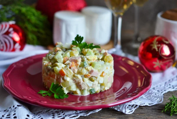 Salada de Ano Novo tradicional russo e ucraniano - sal russo — Fotografia de Stock