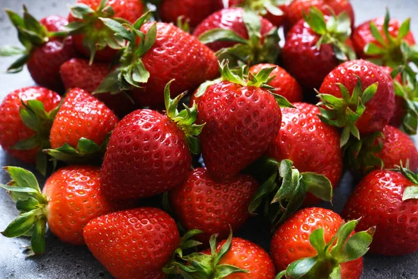 Beautiful Fresh Strawberries Plate Concrete Background — Stock Photo, Image