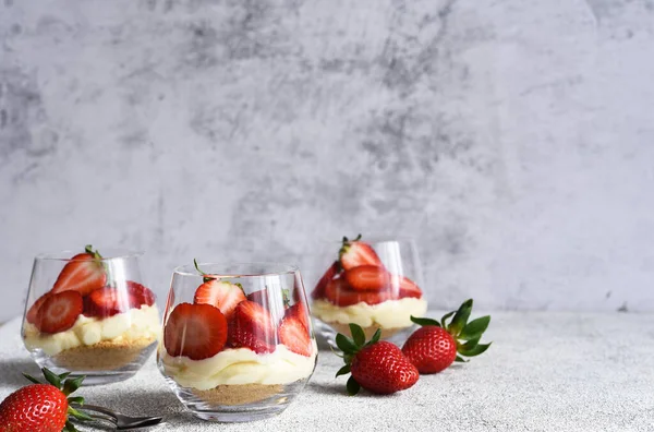 Cheesecake Strawberries Glass Light Stone Background Dessert Strawberries — Stock Photo, Image