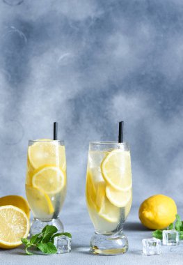 Limon ve naneli soğuk yaz içeceği - limonata