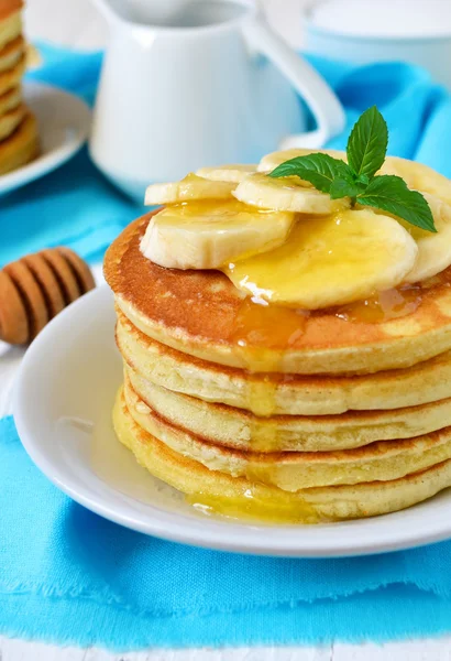 Panqueca com banana — Fotografia de Stock