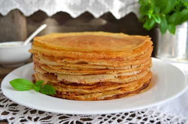 büyük bir yığın krep