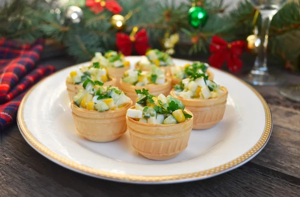 Tartes de férias com salada — Fotografia de Stock