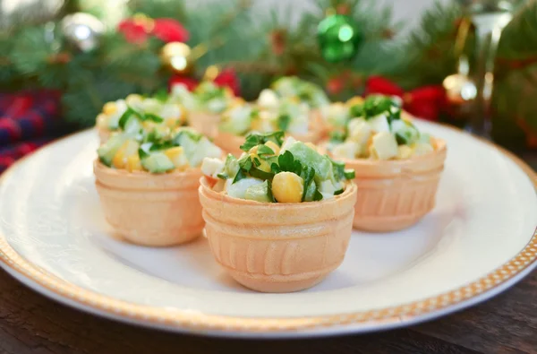 Tartes de férias com salada — Fotografia de Stock