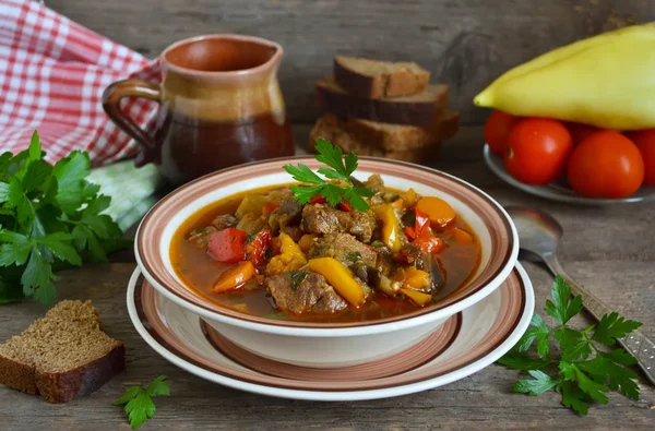 Estofado de verduras con carne — Foto de Stock