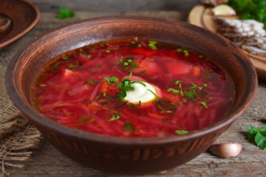 Geleneksel Ukrayna ve Rus yemekleri, çorba pişmiş et suyu ile şeker pancarı ve domates içinde