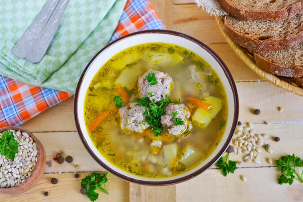 Supă cu chiftele și orz — Fotografie, imagine de stoc