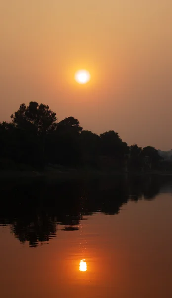 Pôr do sol lago abstrato — Fotografia de Stock