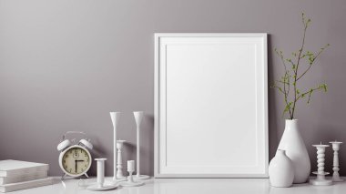 Gri duvarın önündeki beyaz ve boş fotoğraf ya da resim çerçevesinin şablon ya da vazo ve şamdanla şekillendirilmesi ya da evde fotokopi alanı olan bir oda ya da dekorasyon olarak kullanılması